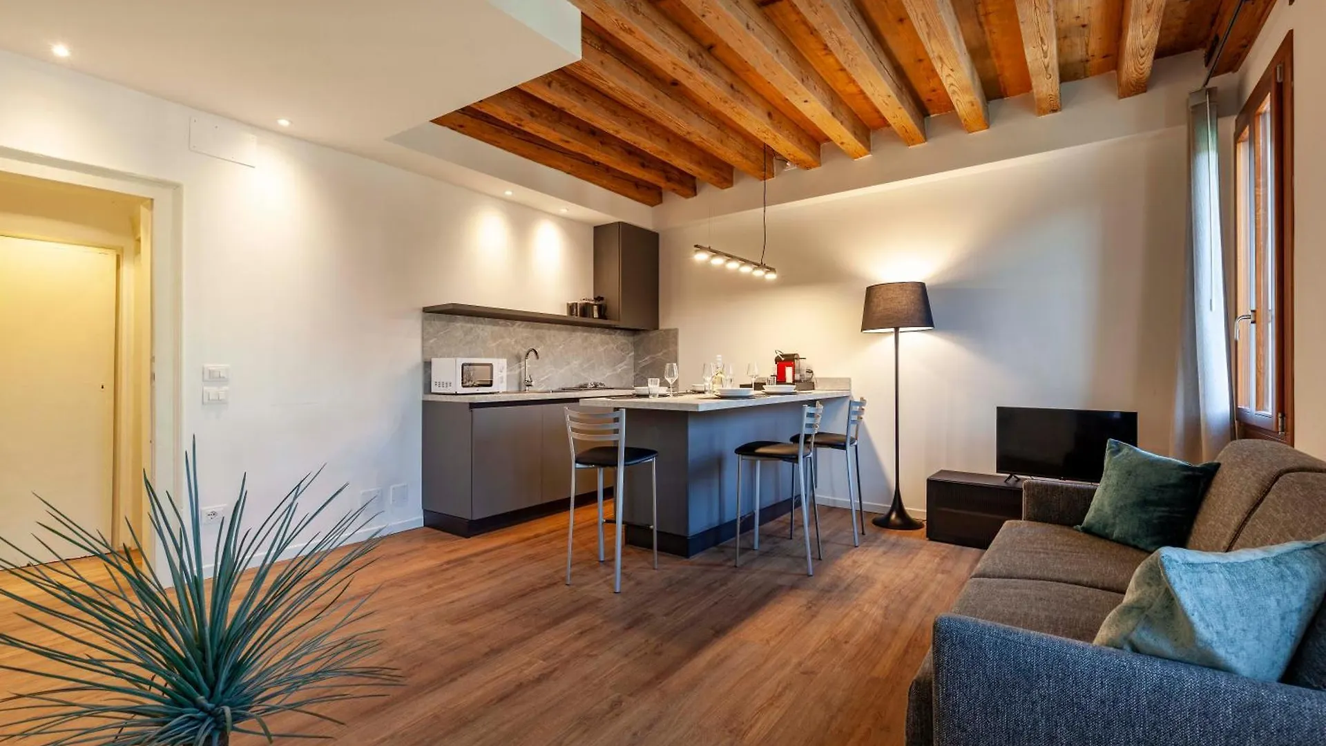 San Lorenzo Apartments 5054 Venice